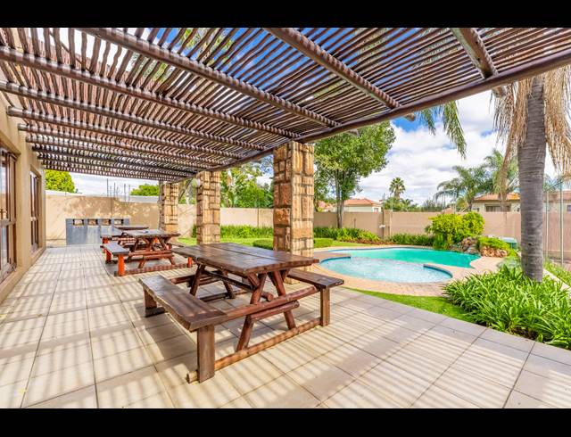 2 BEDROOM APARTMENT FOR SALE IN SUNNINGHILL